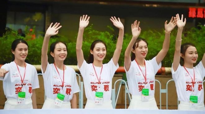 橘子洲头秋雨凉，激情赛事沸姜汤！圆满长马上演中国精神！