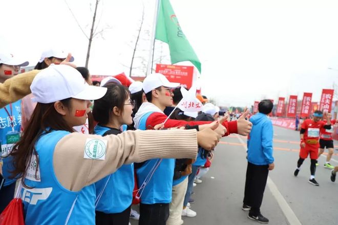 冠军领跑，全城助阵，大碗吃面，2018襄马真燃！