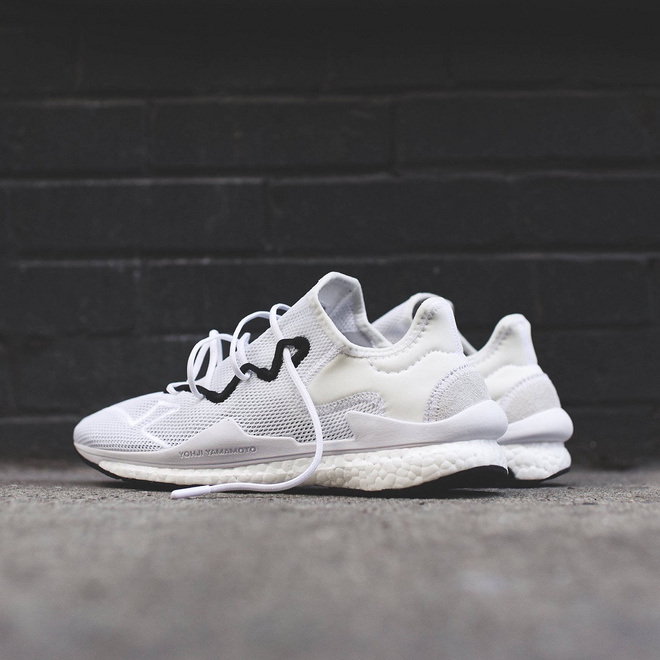 西安马拉松国内选手陈林明王者归来 / 何引丽“背靠背”参赛表现不俗/86岁“铁人”选手诠释热爱的力量