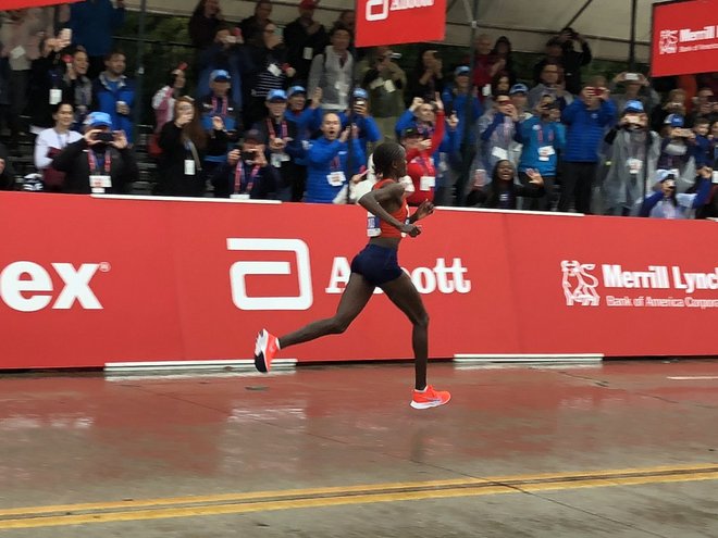 杀手莫法拉，2:05:11绝杀夺冠芝加哥