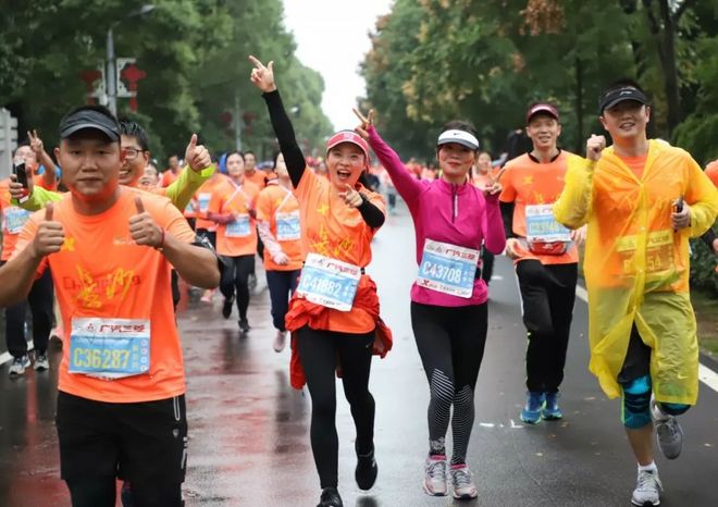 橘子洲头秋雨凉，激情赛事沸姜汤！圆满长马上演中国精神！
