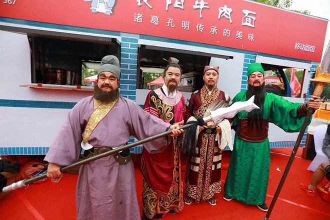 冠军领跑，全城助阵，大碗吃面，2018襄马真燃！