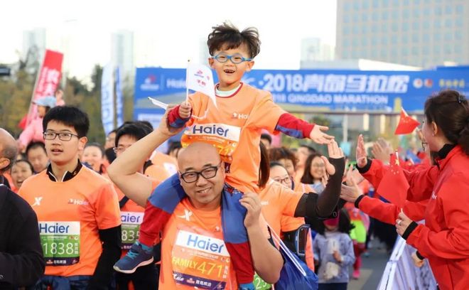 城中跑青马，海上扬奥帆！2018青岛马拉松分外美丽！
