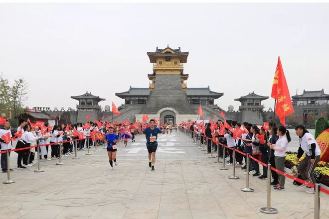 冠军领跑，全城助阵，大碗吃面，2018襄马真燃！