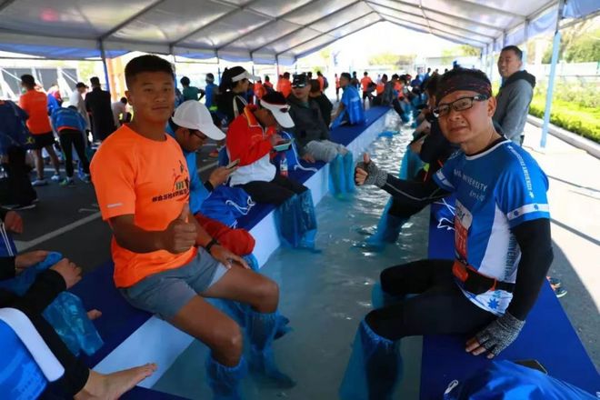 城中跑青马，海上扬奥帆！2018青岛马拉松分外美丽！