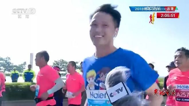 城中跑青马，海上扬奥帆！2018青岛马拉松分外美丽！