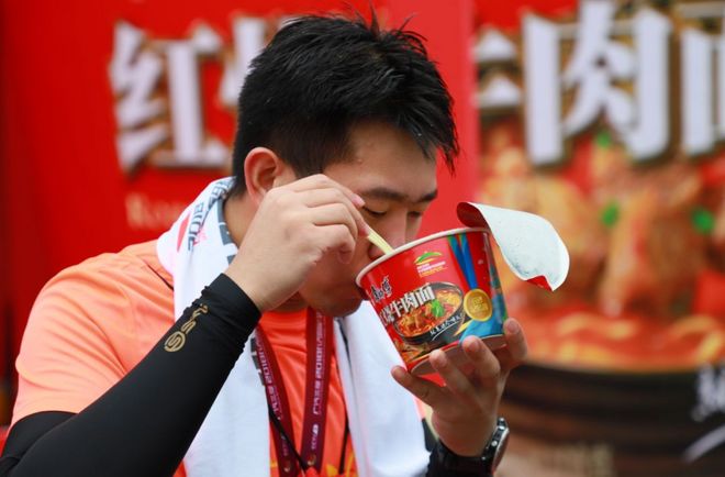 橘子洲头秋雨凉，激情赛事沸姜汤！圆满长马上演中国精神！