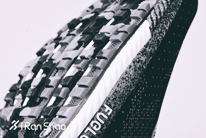 开箱 | New Balance FuelCell Impulse 纽约限定速度训练利器