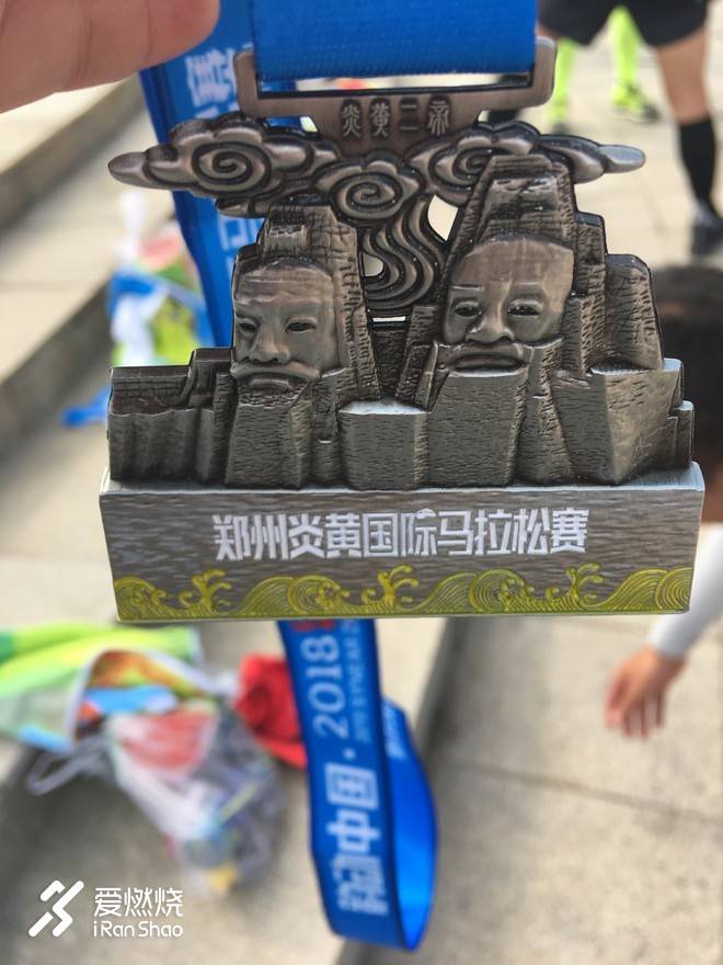 贾鲁河连黄河堤，众踏秋风取佳成——郑州炎黄国际马拉松半程赛感