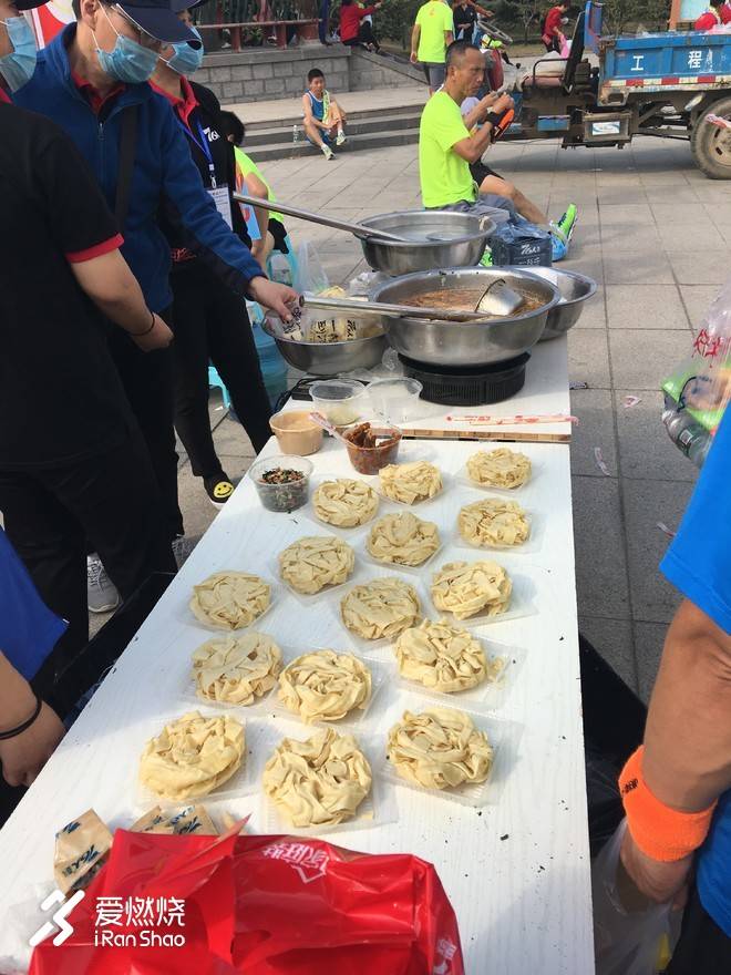 贾鲁河连黄河堤，众踏秋风取佳成——郑州炎黄国际马拉松半程赛感