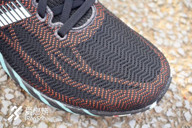 再攀性能巅峰的竞速鞋——New Balance RC1400 V6纽约马拉松限定款跑鞋