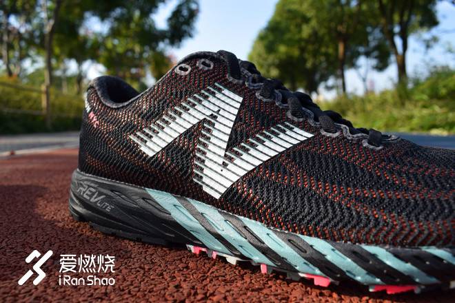 再攀性能巅峰的竞速鞋——New Balance RC1400 V6纽约马拉松限定款跑鞋