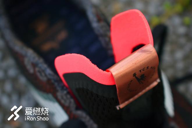 再攀性能巅峰的竞速鞋——New Balance RC1400 V6纽约马拉松限定款跑鞋