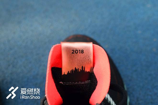 再攀性能巅峰的竞速鞋——New Balance RC1400 V6纽约马拉松限定款跑鞋