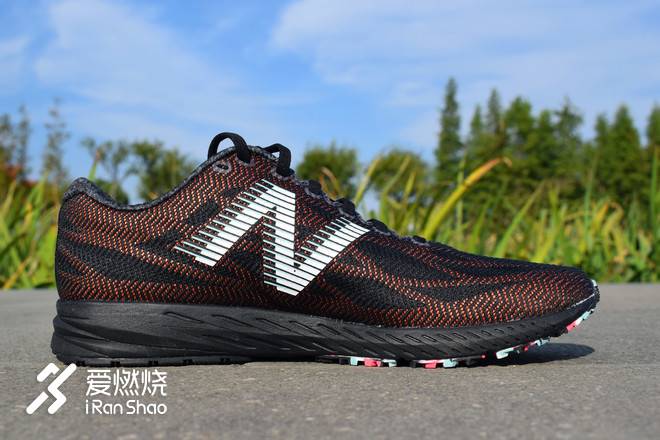 再攀性能巅峰的竞速鞋——New Balance RC1400 V6纽约马拉松限定款跑鞋