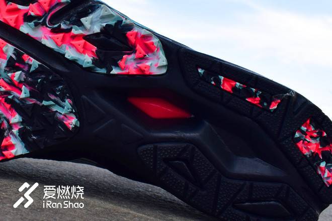 再攀性能巅峰的竞速鞋——New Balance RC1400 V6纽约马拉松限定款跑鞋