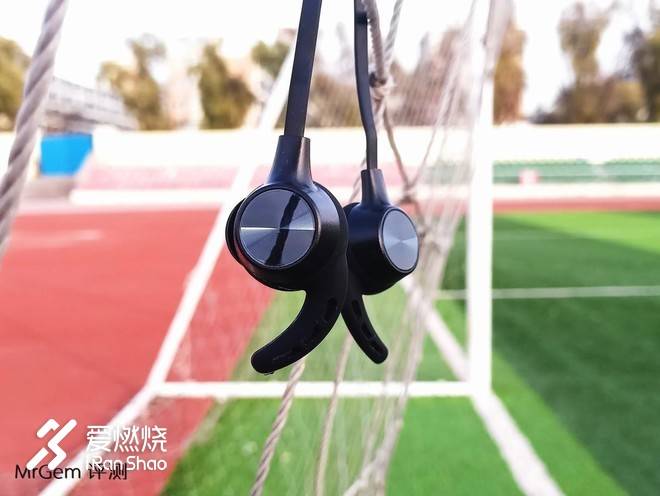运动不装X，才能更实用——JEET W1S 发烧级运动蓝牙耳机体验•评测