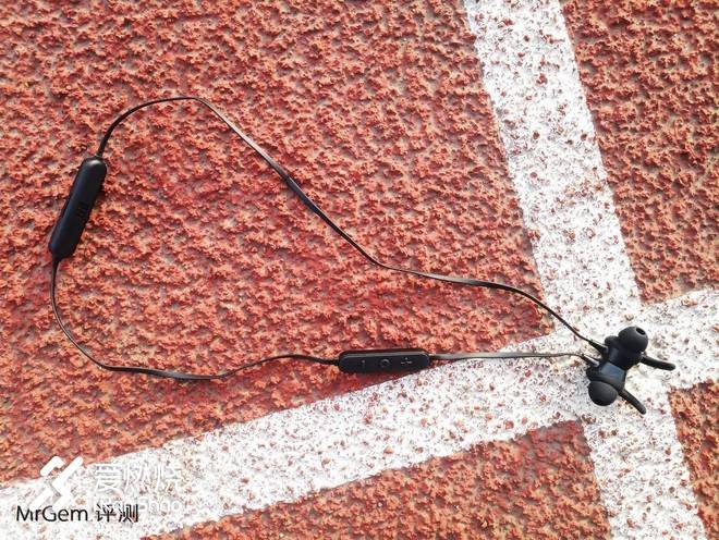 运动不装X，才能更实用——JEET W1S 发烧级运动蓝牙耳机体验•评测