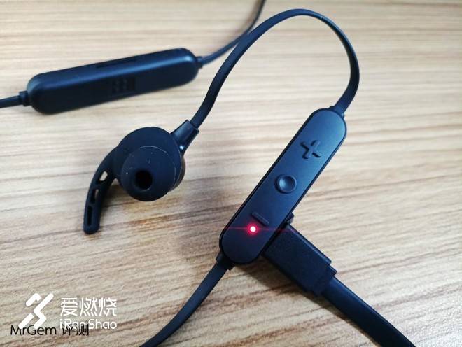 运动不装X，才能更实用——JEET W1S 发烧级运动蓝牙耳机体验•评测