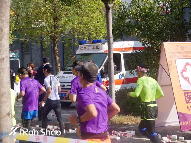 2018南京马拉松：精英兔夺冠，赛道美而虐，氛围没得说