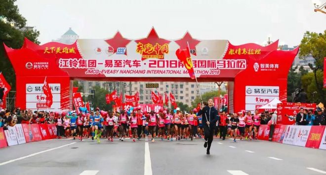 沿着革命先辈的足迹奔跑，颗颗红心闪耀英雄马！