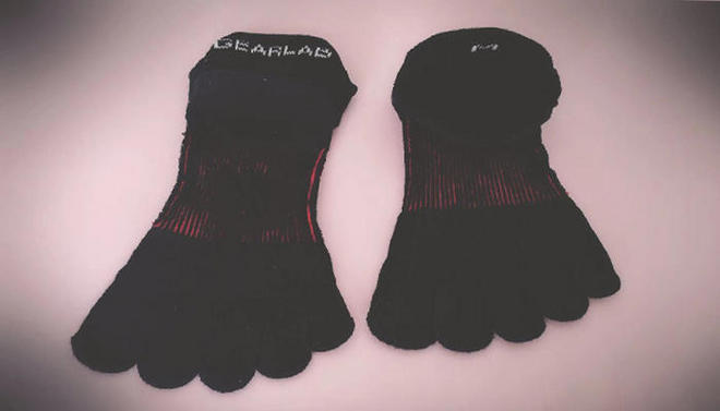 刚穿上感觉怪怪的，半天后就不想脱下来了，GEARLAB 3D压力五指袜评测