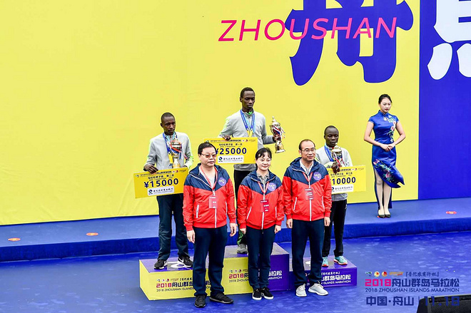 跨海角逐领跑舟山 “金牌”舟马踏浪开赛