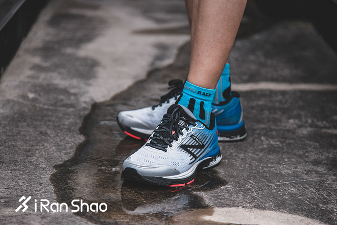 照顾好你的脚，三双缓冲跑鞋的全新较量