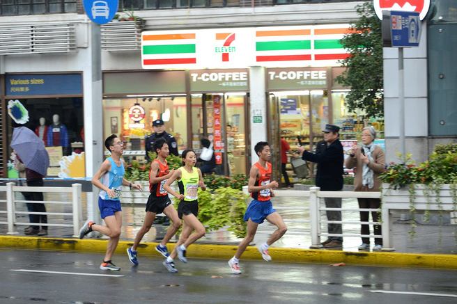 赛道速读 | 服部勇马2:07:27福冈夺冠 中国马拉松联赛即将上线