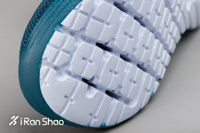 开箱 | 逆潮流的加速度 HOKA ONE ONE EVO Rehi