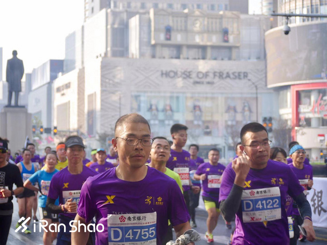 2018南京马拉松：精英兔夺冠，赛道美而虐，氛围没得说