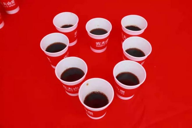 沿着革命先辈的足迹奔跑，颗颗红心闪耀英雄马！