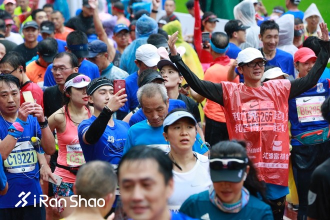 上马全记录 | 一场马拉松的精彩何止六个半小时