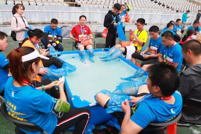 沿着革命先辈的足迹奔跑，颗颗红心闪耀英雄马！