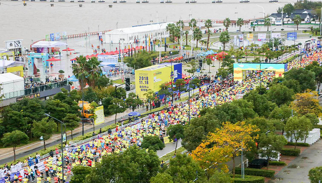 跨海角逐领跑舟山 “金牌”舟马踏浪开赛