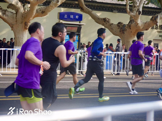 2018南京马拉松：精英兔夺冠，赛道美而虐，氛围没得说