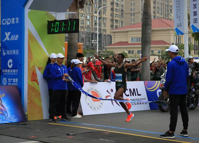 “越跑步，悦青春”丨2018建发厦门（海沧）国际半程马拉松赛圆满落幕
