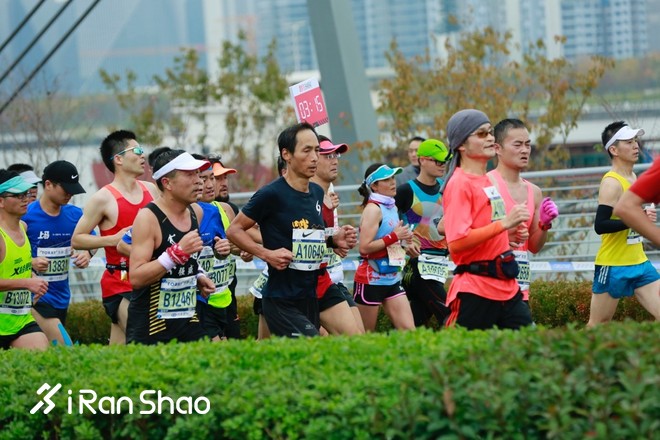 上马全记录 | 一场马拉松的精彩何止六个半小时