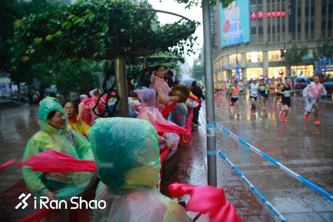 上马全记录 | 一场马拉松的精彩何止六个半小时