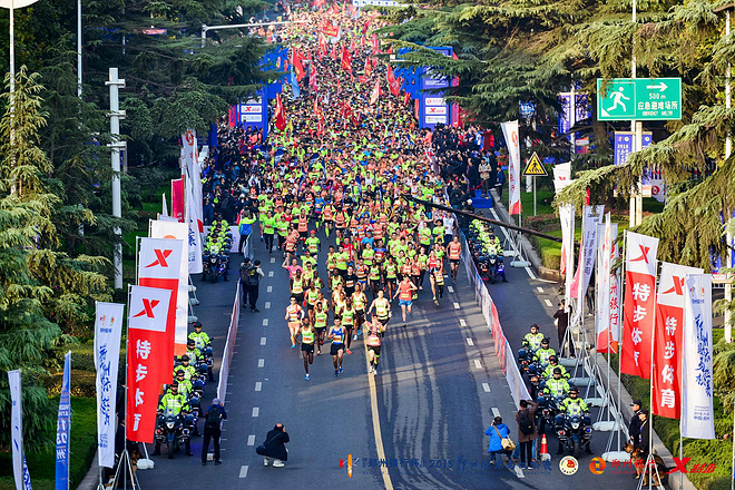 一个最“中”的地方，一场最“中”的马拉松 —— “郑州银行杯” 2018郑州国际马拉松赛完美上演