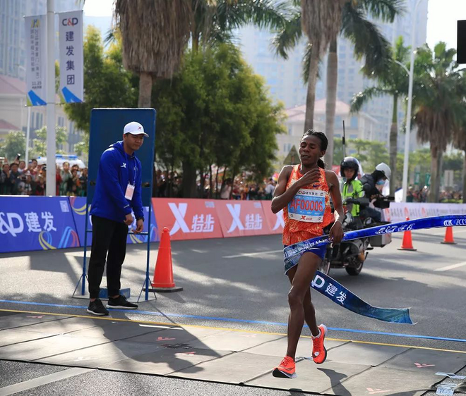 “越跑步，悦青春”丨2018建发厦门（海沧）国际半程马拉松赛圆满落幕