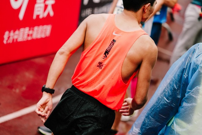 上马全记录 | 一场马拉松的精彩何止六个半小时