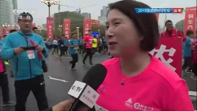 沿着革命先辈的足迹奔跑，颗颗红心闪耀英雄马！