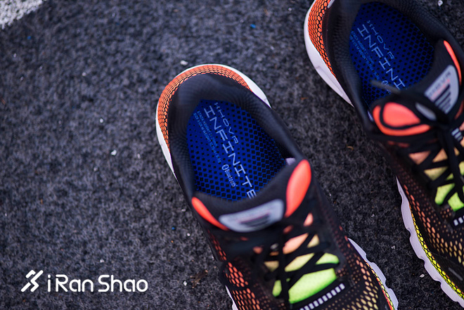 照顾好你的脚，三双缓冲跑鞋的全新较量