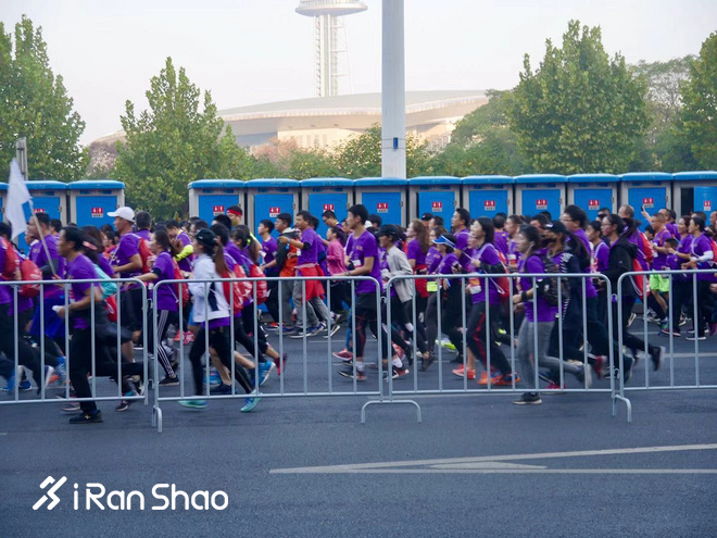 2018南京马拉松：精英兔夺冠，赛道美而虐，氛围没得说