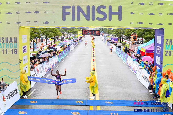 跨海角逐领跑舟山 “金牌”舟马踏浪开赛