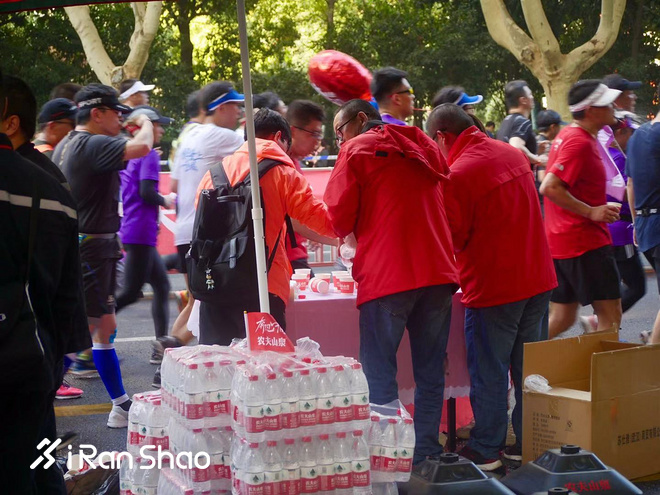 2018南京马拉松：精英兔夺冠，赛道美而虐，氛围没得说