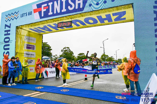 跨海角逐领跑舟山 “金牌”舟马踏浪开赛