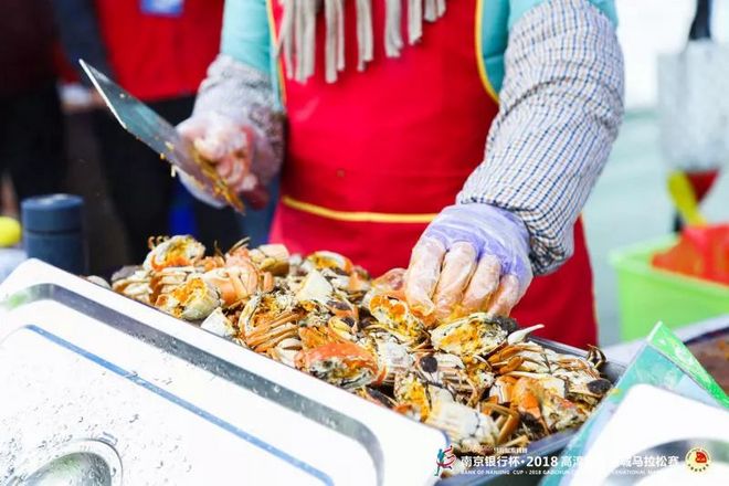 2018高马盛大起跑 12000人共同“蟹”逅“第一螃蟹马”