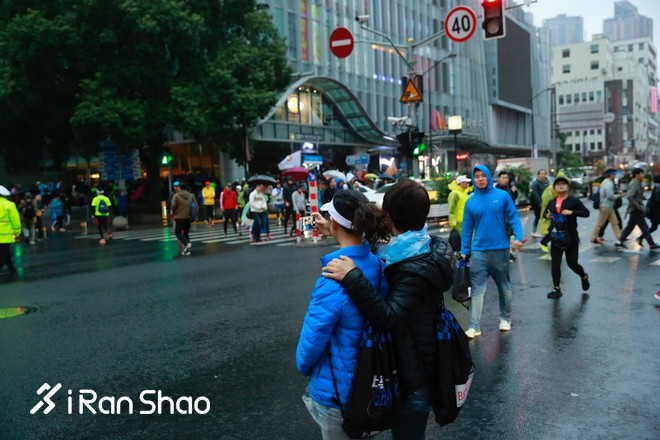 上马全记录 | 一场马拉松的精彩何止六个半小时